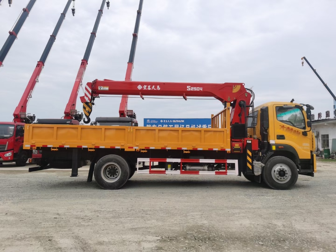 國(guó)六福田大黃蜂單橋宏昌天馬10噸四節(jié)直臂吊機(jī)隨車(chē)吊