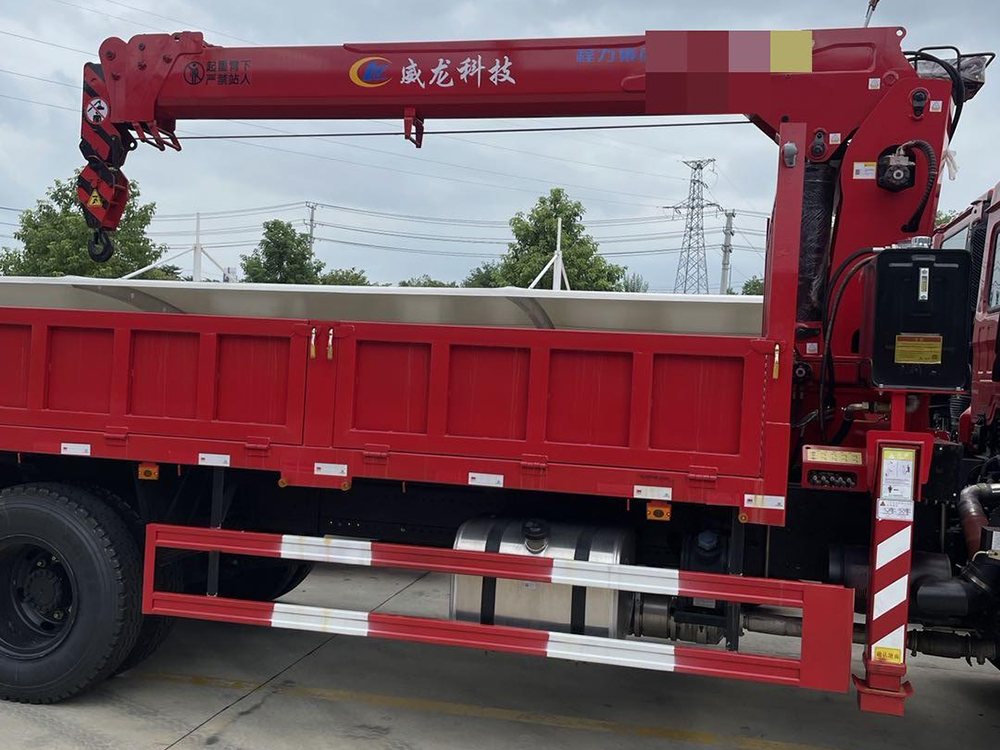 東風(fēng)暢行D3威龍6.3噸4節(jié)臂吊機