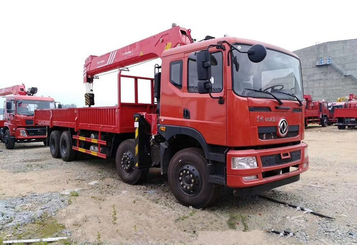 東風專底前四后八三一16噸隨車吊