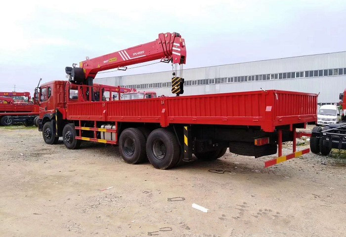 東風專底前四后八三一16噸隨車吊